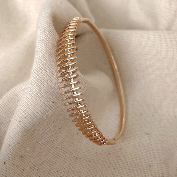 18k Gold Plated Bangle Bracelet Waterproof Jewelry - Picture 1 of 12